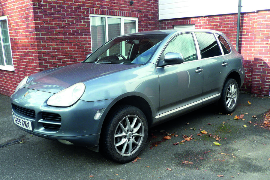 8 Porsche cayenne side