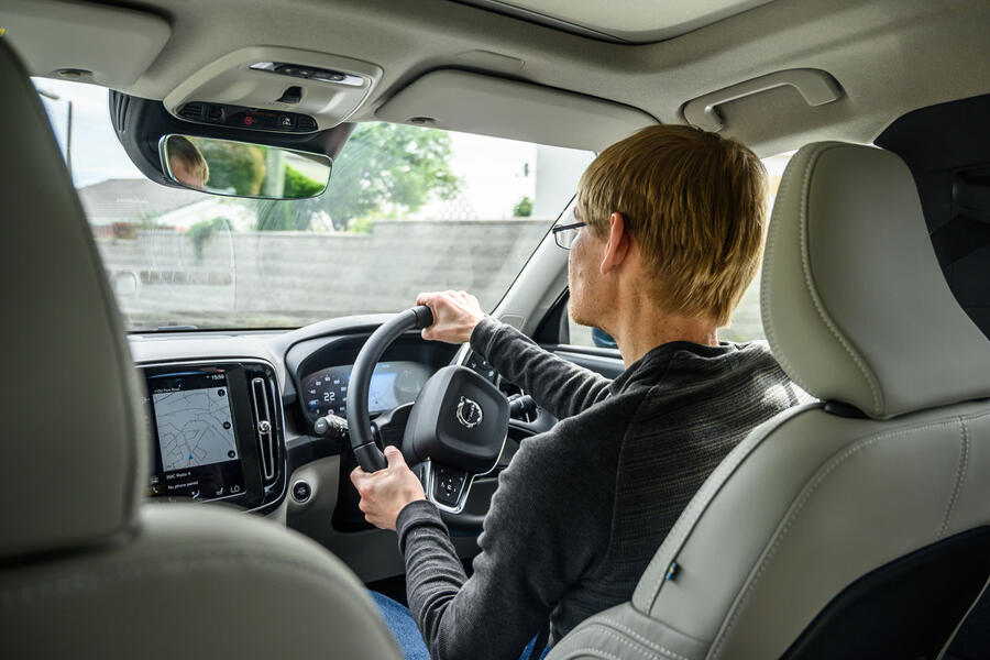 8 Volvo xc40 recharge t5 2020 lt ja driving