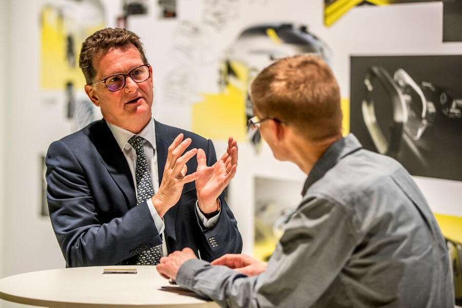 82 Renault morphoz official studio interview 1