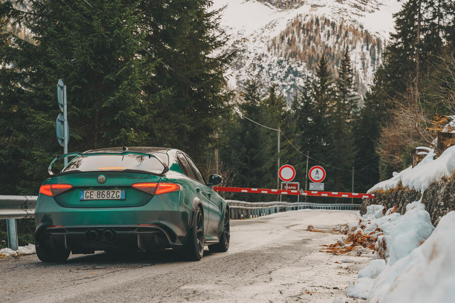 84 Alfa gtam road trip 2022 stelvio closed