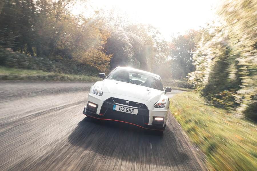 87 Nissan gtr at 15 feature tracking nose