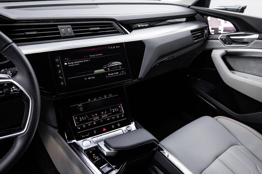 9 Audi etron prototype drive 2018 infotainment