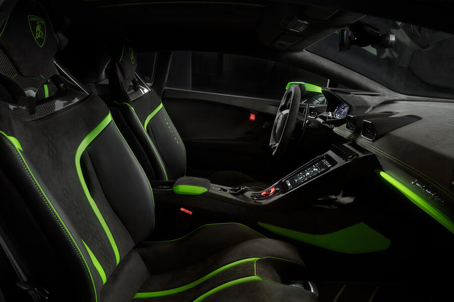90 Lamborghini huracan technica 2022 official reveal studio cabin