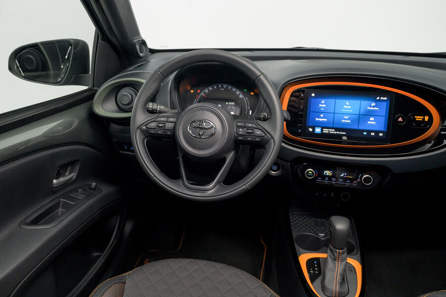 90 Toyota aygo x 2022 official images dashboard