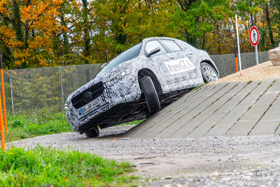 95 Mercedes gla prototype ride 2019 cornering front