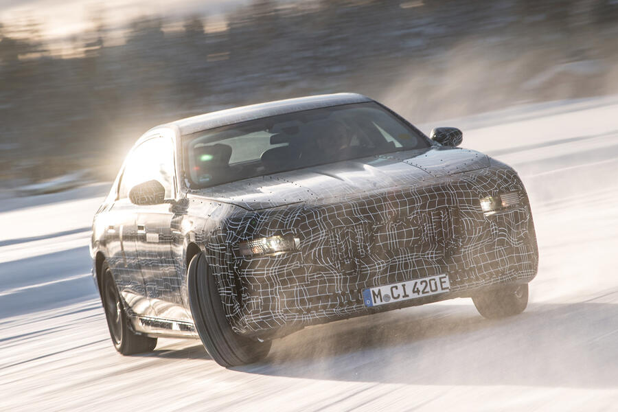 96 Bmw i7 official winter testing 2021 drifting