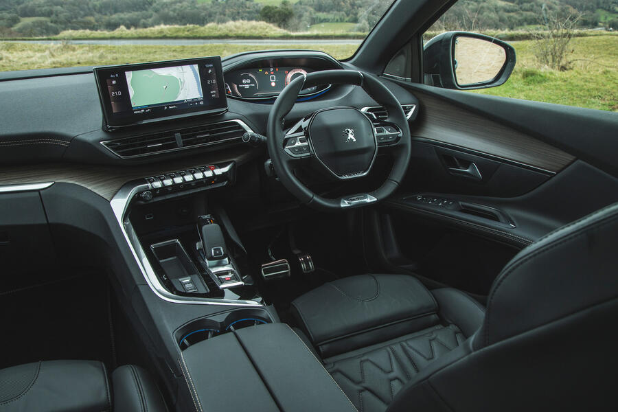 97 Nearly new buying guide peugeot 5008 interior