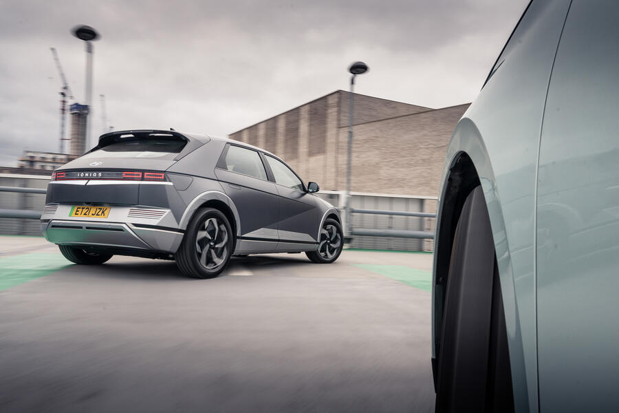 98 Enyaq vs ioniq 5 2021 tracking rear