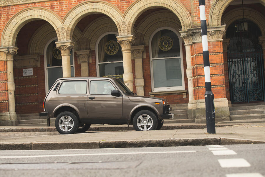98 Lada niva eol feature side