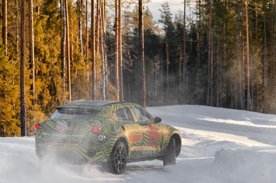 Aston martin dbx 2