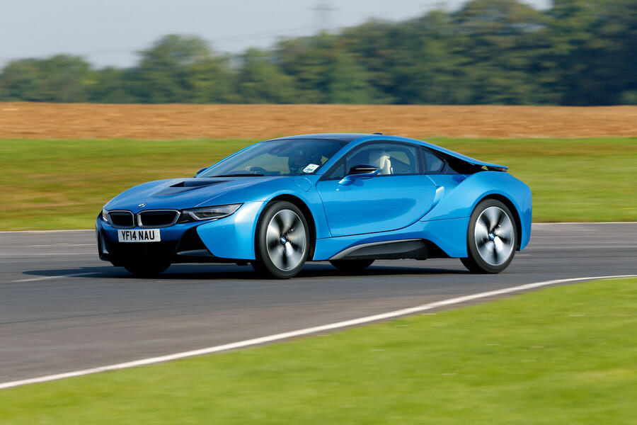 Bmw i8 2014 tracking side