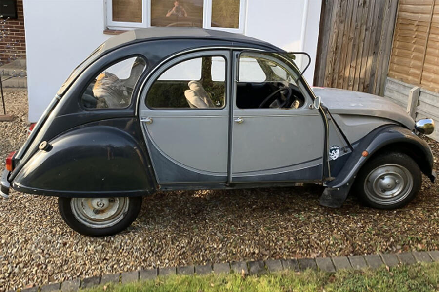 Citroen 2cv stationary side