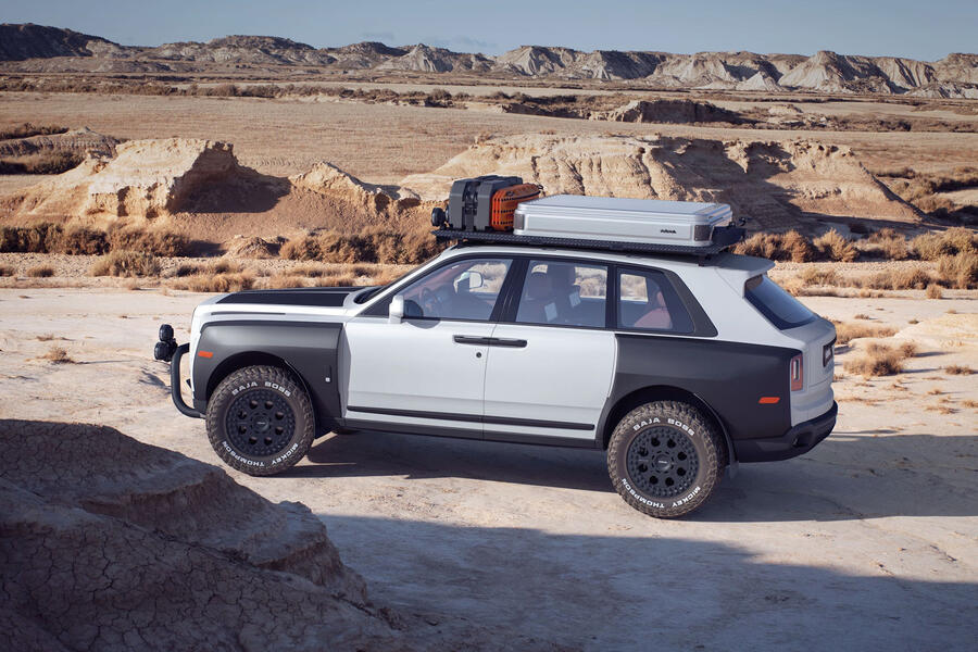 Delta4x4 rolls royce cullinan desert black camera force wheel