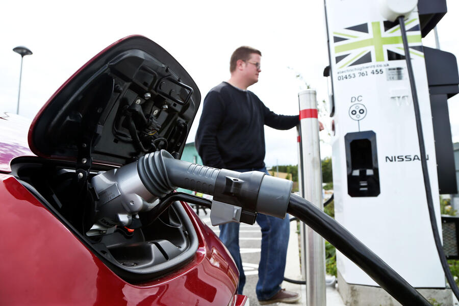 Ev test leaf vs e golf 2014 3768p