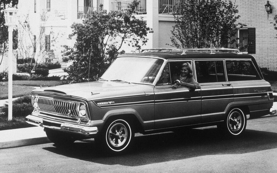 Jeep super wagoneer