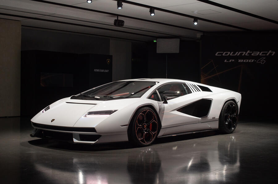 Lamborghini countach lpi 800 4 35