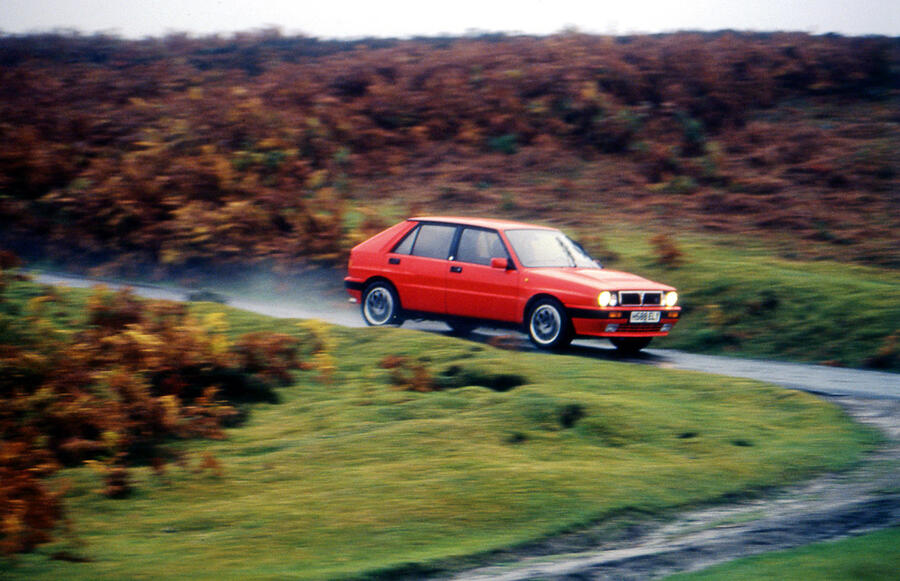 Lancia integrale 1988 tracking side