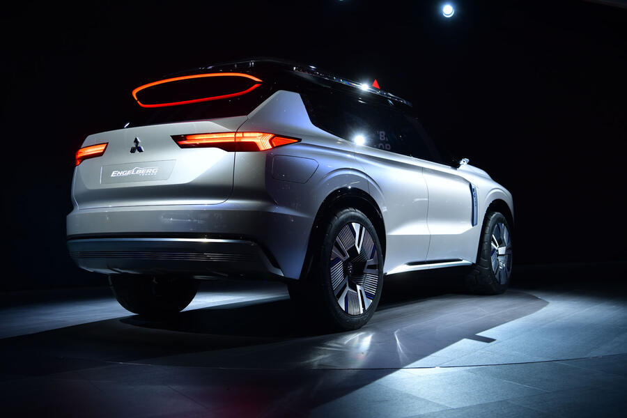 Mitsubishi engelburg tourer geneva stand 6