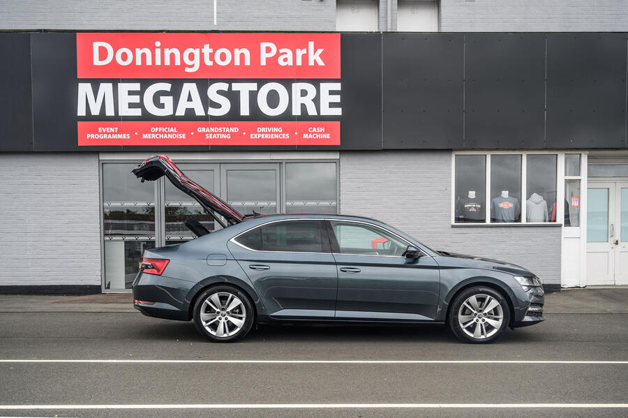 Skoda superb hatchback iv   boot