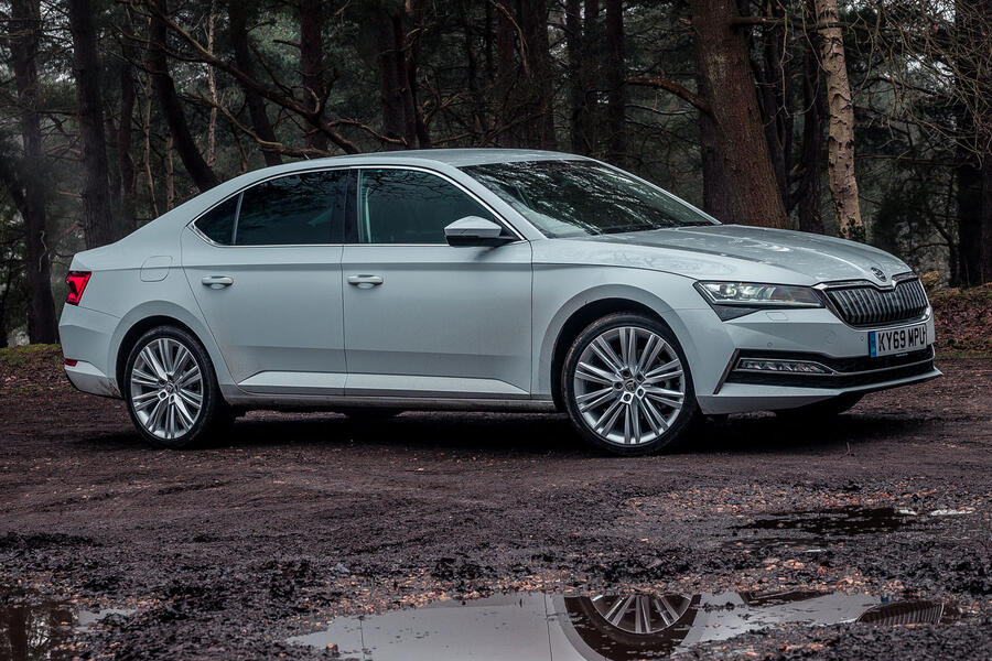 Skoda superb hatchback iv static