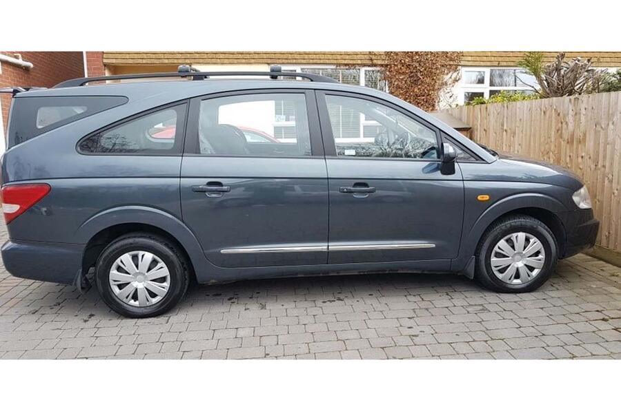 Ssangyong rodius