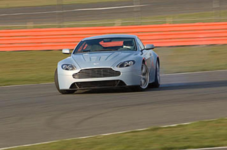 Aston Martin Vantage V12 RS