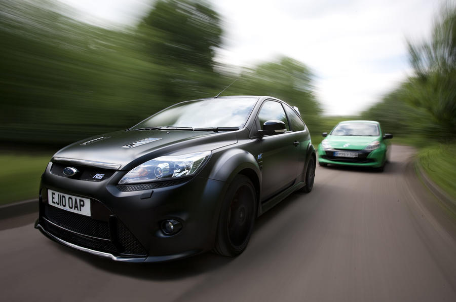 Video: Focus RS500 v Clio Cup