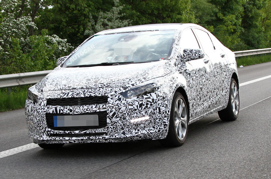 New Chevrolet Cruze: new spy pics