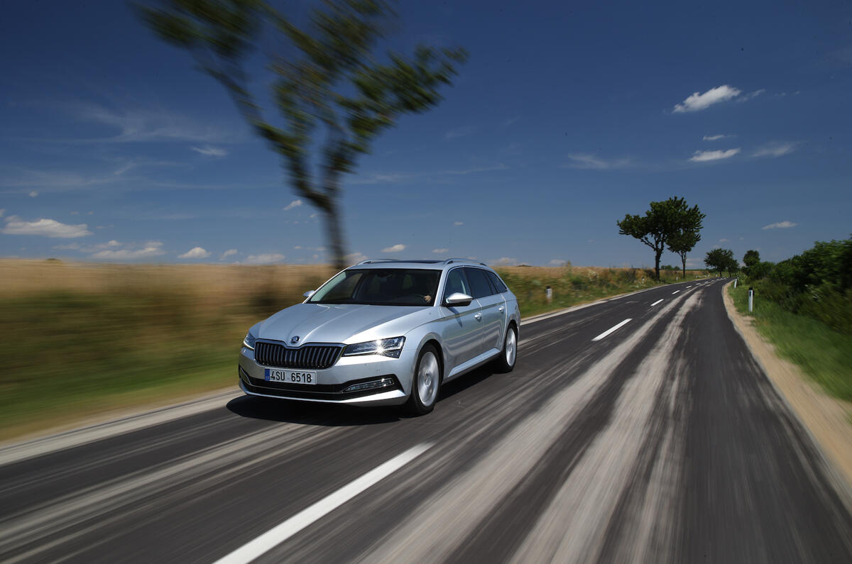 Skoda superb front action