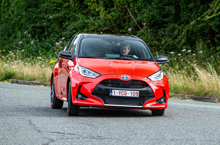 Toyota Yaris hybrid 2020 - front