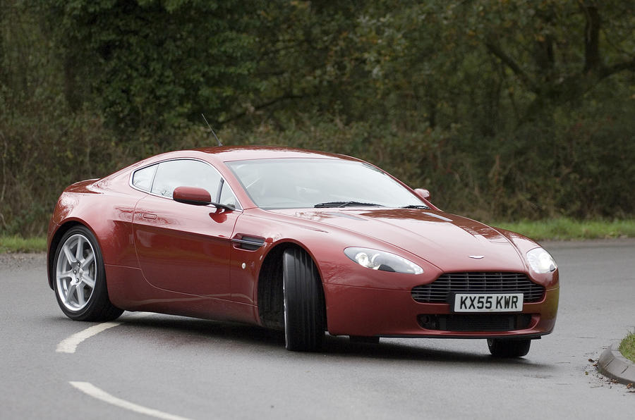 Aston Martin V8 Vantage 2005 - tracking front