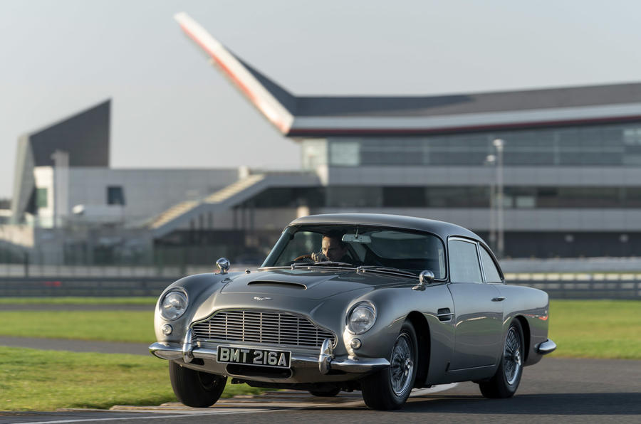 Aston Martin DB5 - tracking front