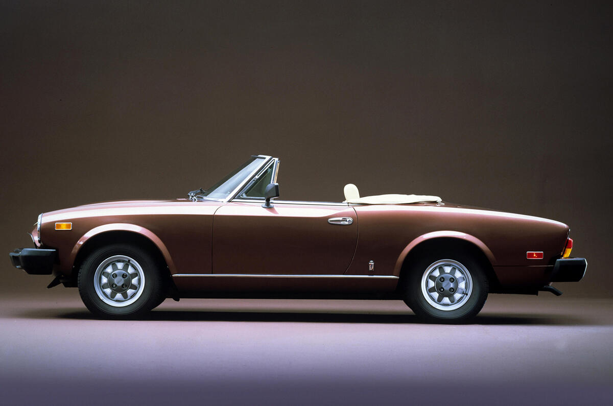 1979 2000 Spider 0008