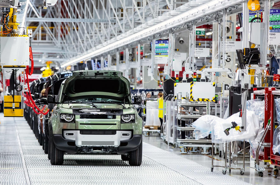 Land Rover Defender 2020 - Defenders lined up