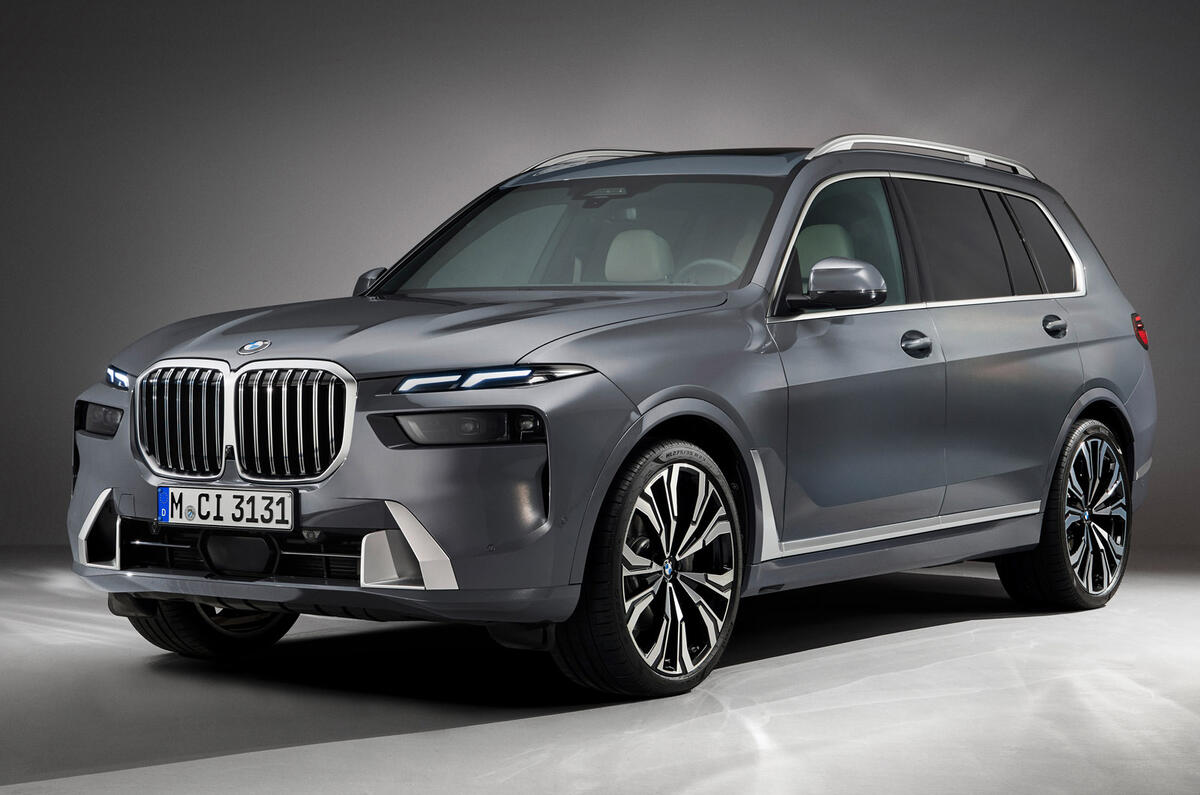 99 BMW X7 2022 facelift official images studio front