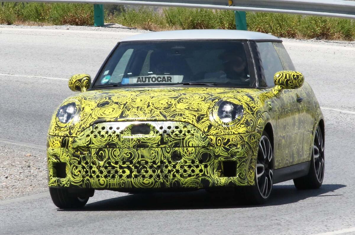 Mini Cooper JCW camo 2022 front tracking