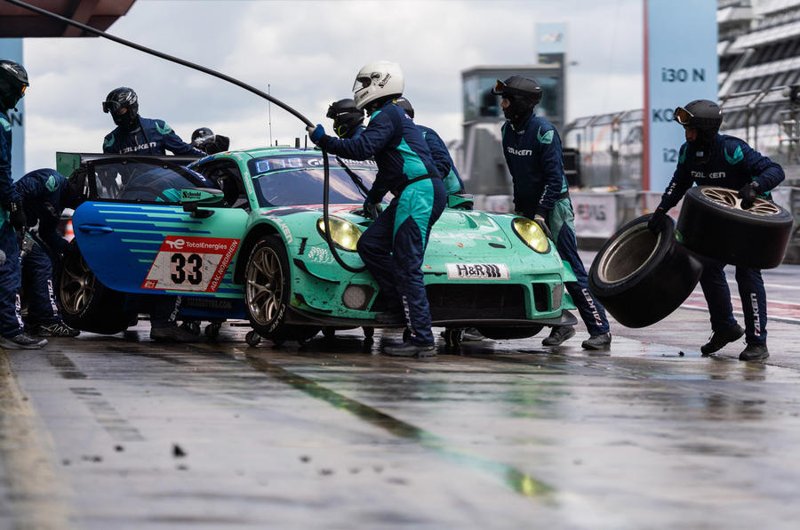 99 porsche 911 gt3 r falken front quarter pit stop