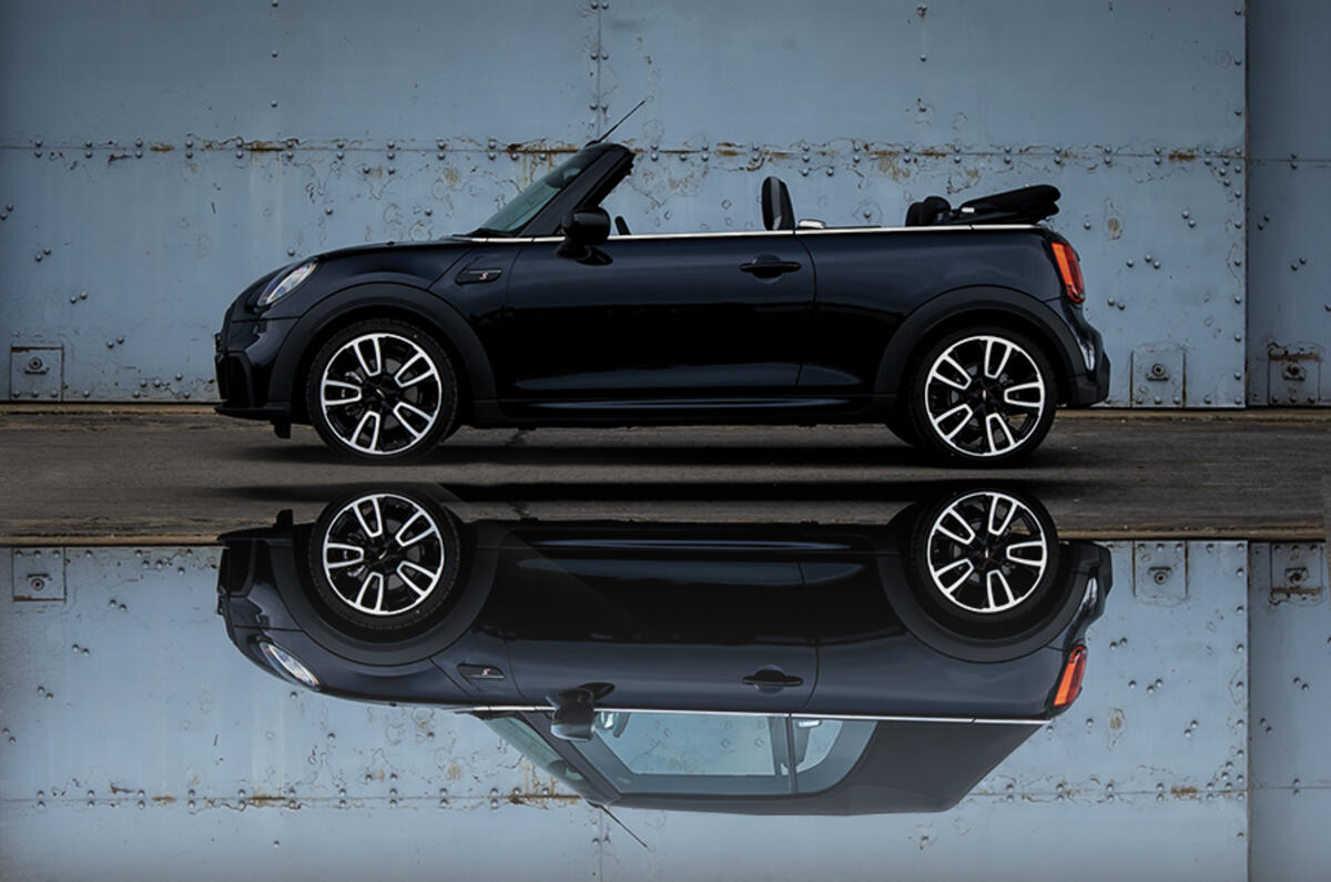 MINI Convertible side profile