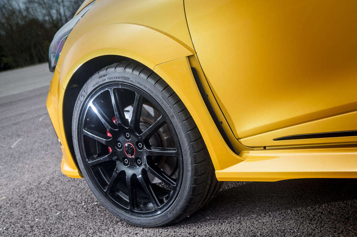 Clio rs16 web 0503