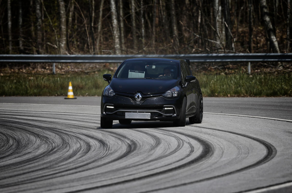 Clio rs16 web 0512