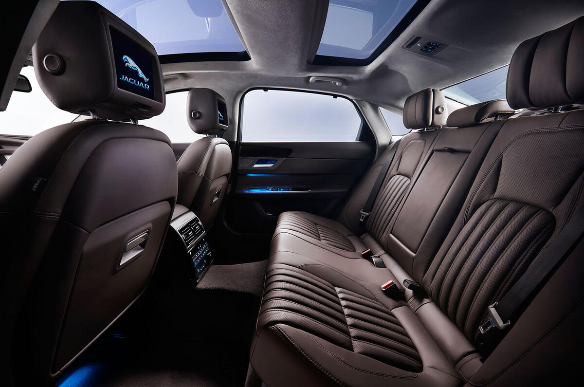 Jaguar xf l 2016 176