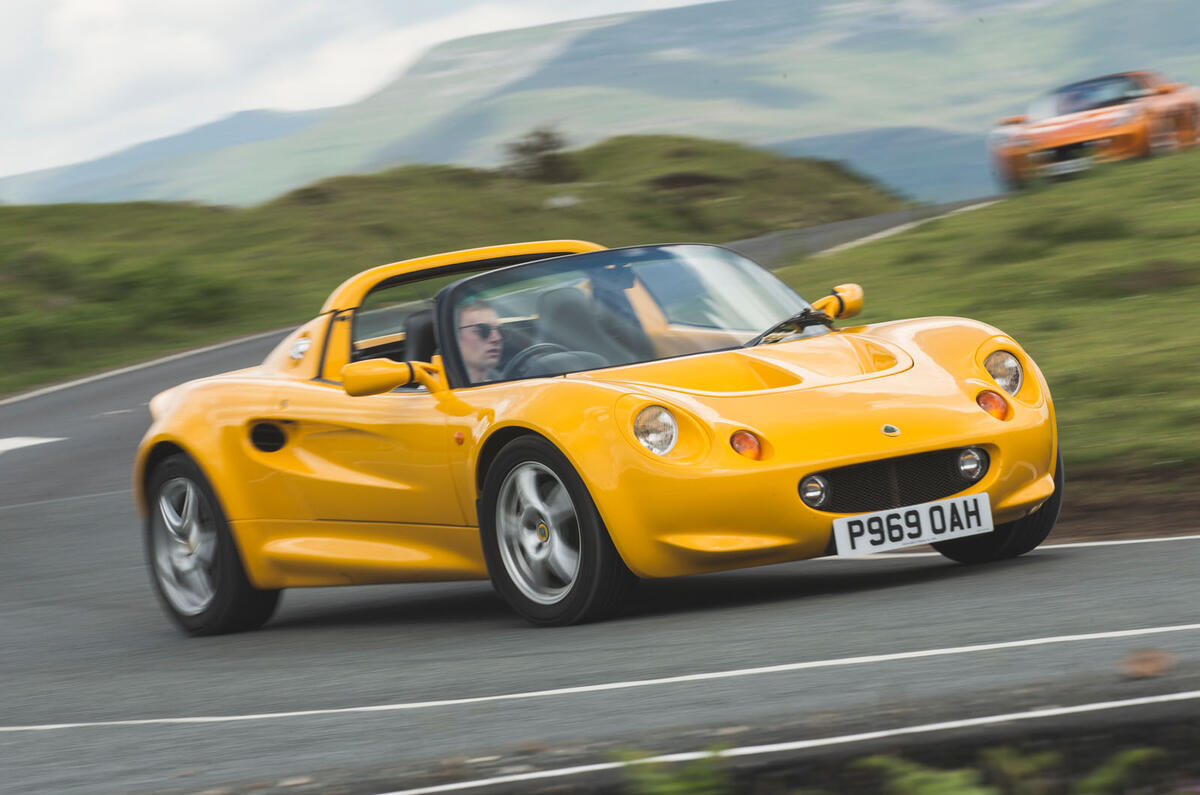 Lotus Elise S1 front quarter tracking