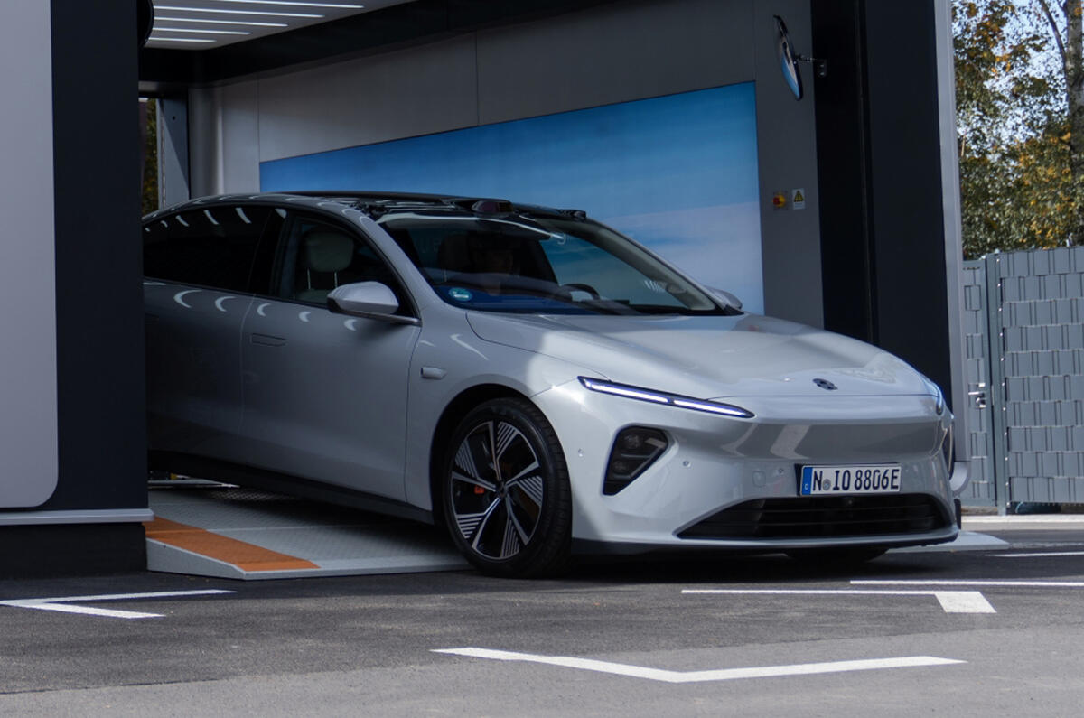 Nio ET7 2022 exiting battery swap station front quarter