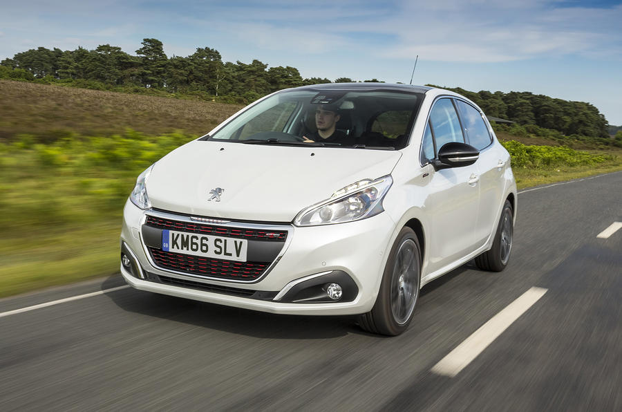 Peugeot 208 GT-line 66 plate