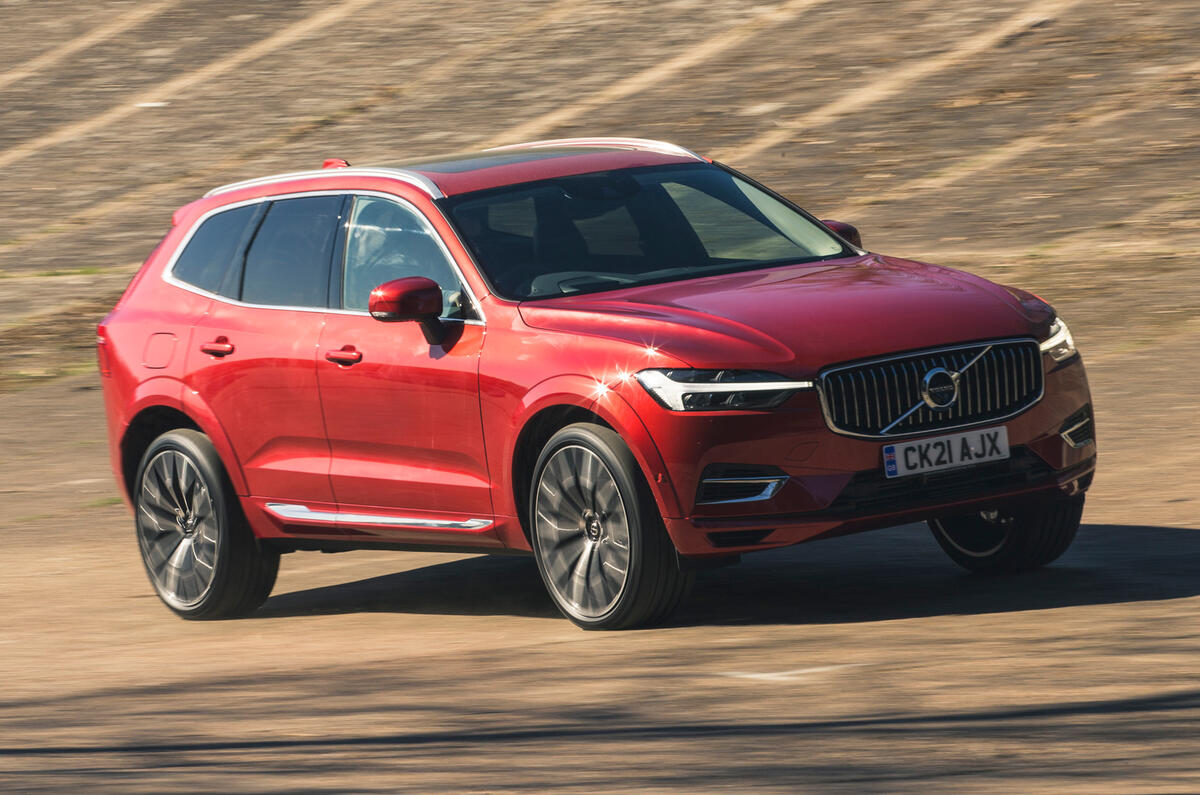 1 Volvo XC60 Recharge 2021 LT hero front