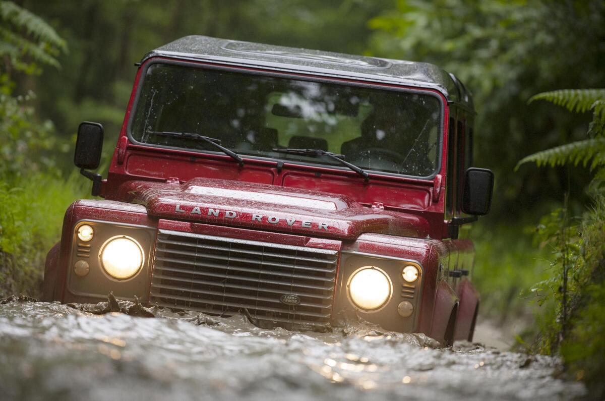 Land rover defender 0