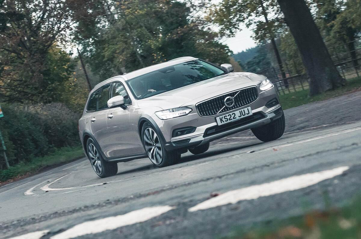 Volvo V90 B5 Cross Country front cornering