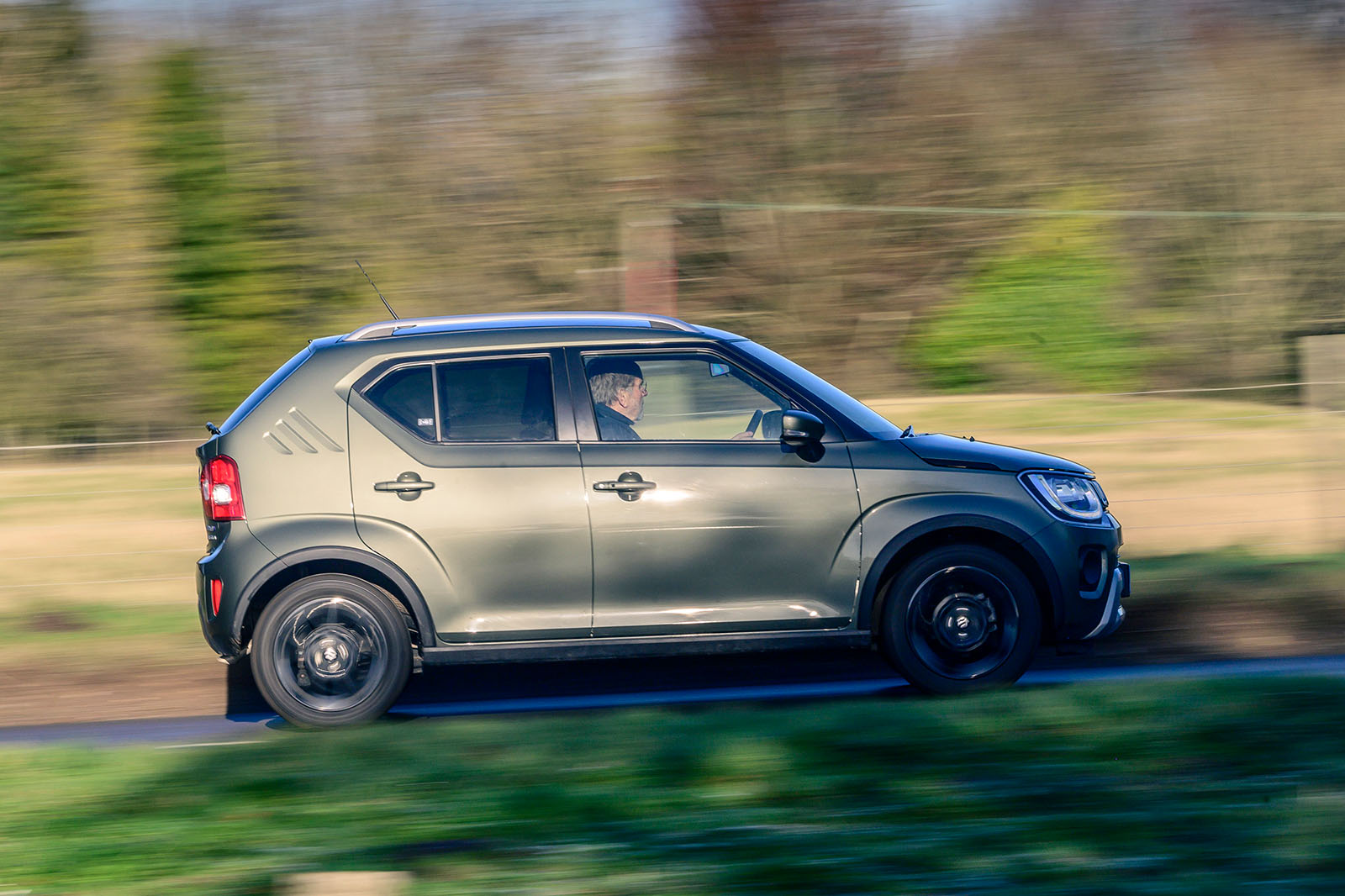 suzuki ignis review 2024 02 side panning