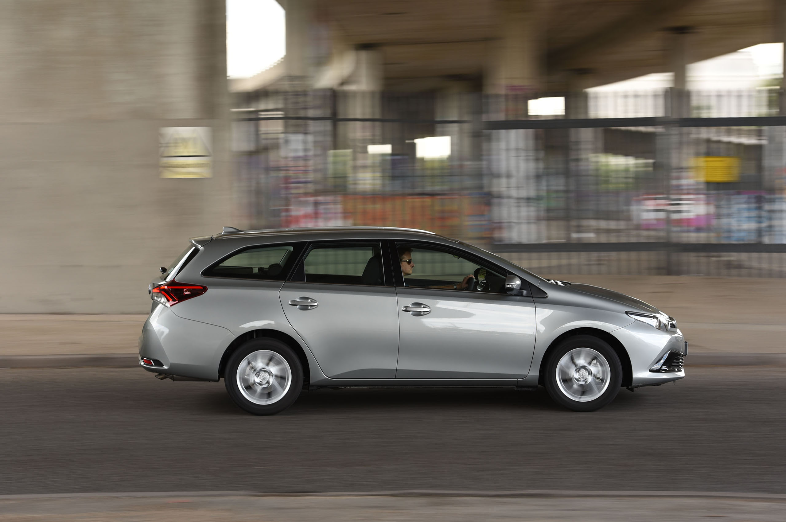 Toyota Auris Touring Sports side profile