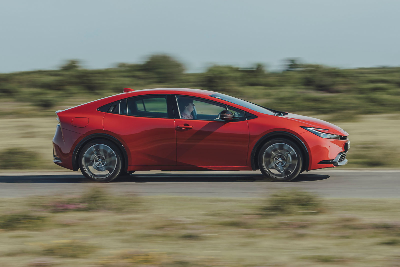 Toyota Prius review 2024 02 panning